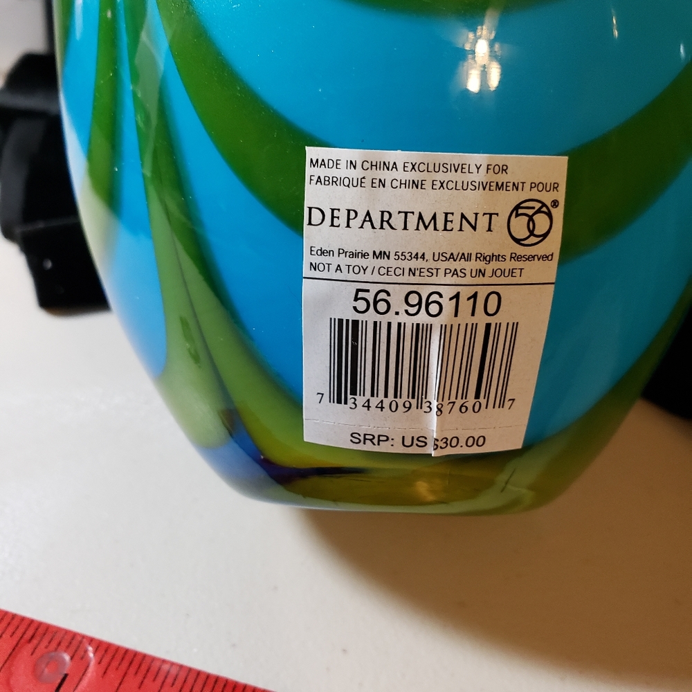 2  Beautiful Vases - Picture 10 of 11